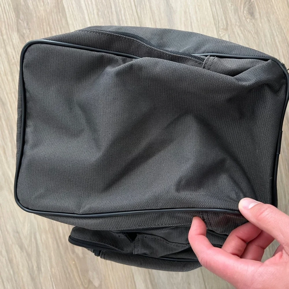 Orvis Weekender Duffel Bag Durable water resistant Grey Nylon Travel Gym Bag 22